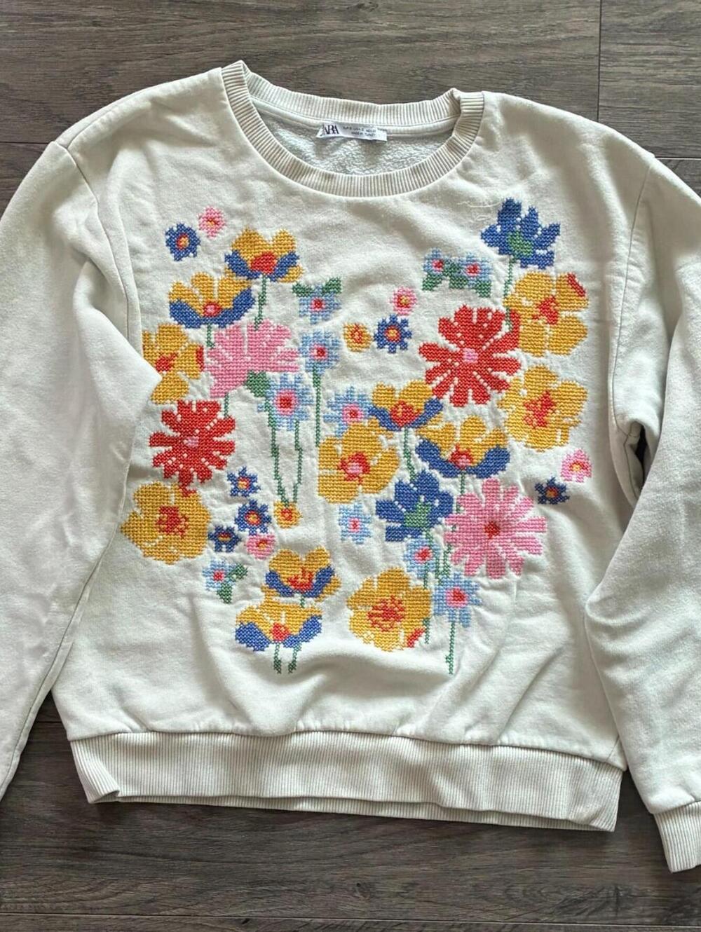 Zara graphic knitted flower sweater